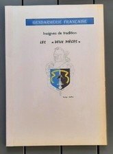 Livre INSIGNES DE TRADITIONS GENDARMERIE FRANÇAISE les deux pièces 40 pages