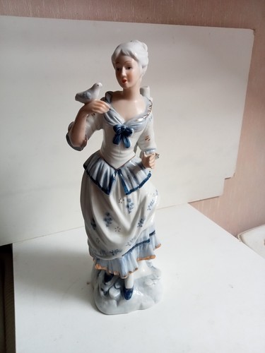 Statuette 1920 porcelaine - statuette,