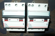 DISJONCTEUR TETRAPOLAIRE 4POLE