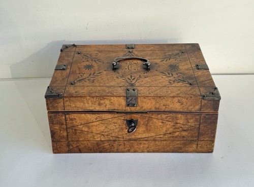 Ancien coffret toilettes - de,