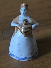 Figurine Vintage Femme Russe au Samovar - Pièce de Collection Porcelaine Dulevo