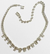 collier ancien couleur argent