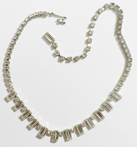 Collier ancien couleur argent - couleur,