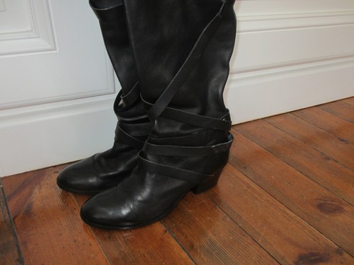 Les petites bottes - les,