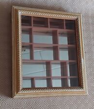 Vitrine pour fèves ou autres, en bois cérusé,