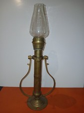 Ancienne lampe marine à