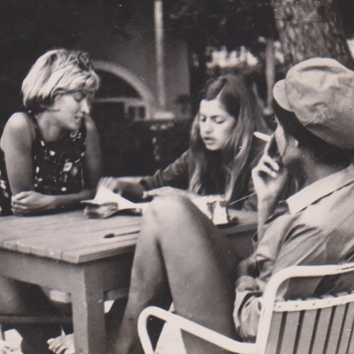 Jeunes femmes élégantes - , à