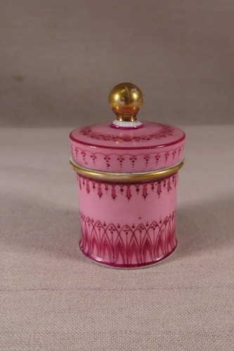 Ancien joli petit pot - pot, a