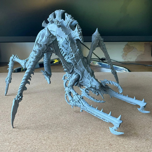 Titan tyranide bio - titan,