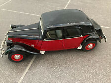 CITROEN TRACTION 15 CV 6 CYLINDRES 1952 bicolore MAISTO  1/18  bon état  A15
