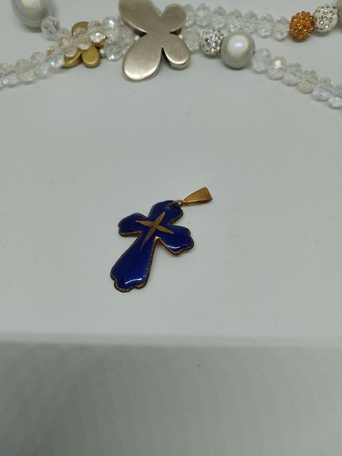 Medaillon pendentif croix - medaillon,