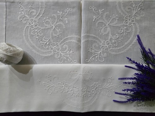 Riche drap brodé - brodé, pur