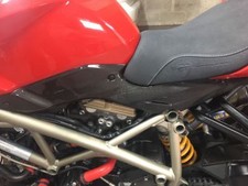 CACHES SOUS RESERVOIR SELLE