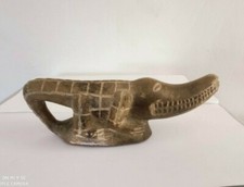 STONE ALLIGATOR SCULPTURE. SCULPTURE ALLIGATOR EN PIERRE  Gabon savon