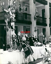 Photo Jean Paul Belmondo cascade lustre hollandais repas diner  cinéma film