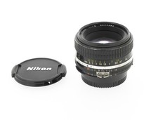 Nikon AIS  50 mm f/1.8  numéro 3229284 AI-S Mise au point minimale à 0,45