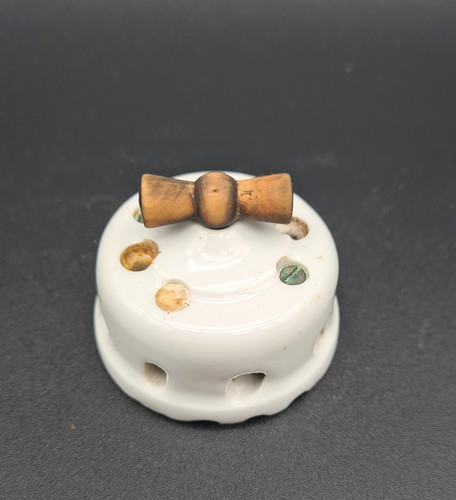 Ancien interrupteur porcelaine