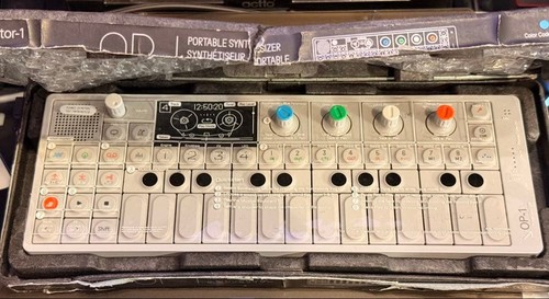 Teenage engineering 1 - teenage, op-1