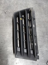 Grille de calandre gauche
