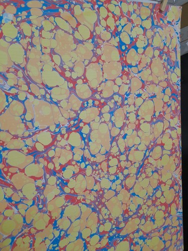 Papier marbré cuve de - à,