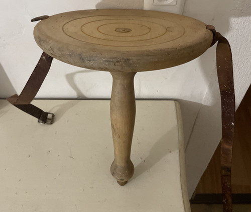 Ancien tabouret traite en - tabouret, de