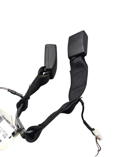 Attache ceinture arriere droit