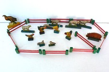 LOT SUJETS DE FERME   BOIS ET CARTON  BARRIÈRES MOUTONS AIGLE POULES COCHONS