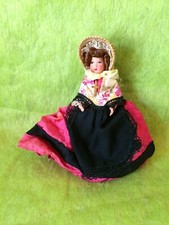 Poupée folklorique régionale