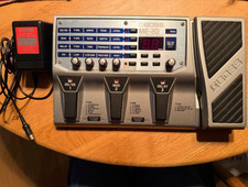 Pédale d'effet BOSS ME-20 multi-effecteurs pour guitare utilisée avec...