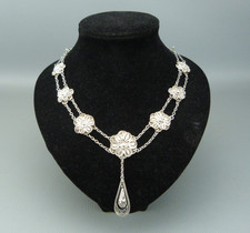 Beau collier en argent, décor