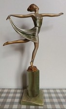 Jolie statuette danseuse art