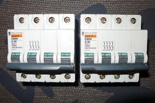 DISJONCTEUR TETRAPOLAIRE 40A COURBE C MERLIN GERIN TRIPHASE +N 40 AMPERES PC10KA