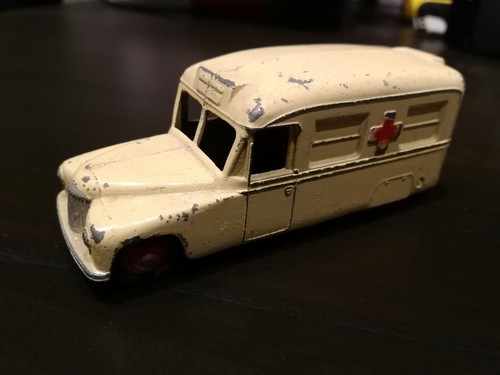 Dinky toys daimler ambulance - daimler,