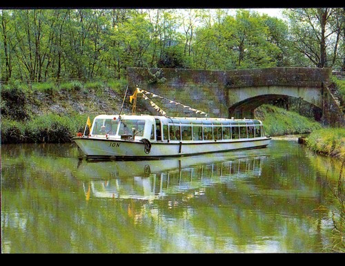Clamecy bateau mouche - (58), bateau-mouche