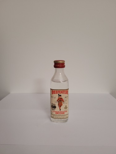 Old vintage beefeater london - old,