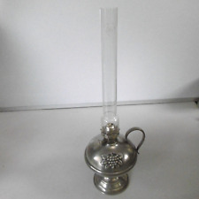 ancienne lampe a petrole en etain grappe de raisin