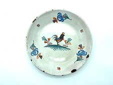 Ancienne assiette en faience epinal decor au coq noir sur barrière