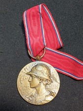 W4/09/25 (REF27920) Médaille militaire DE VERDUN 14/18 WW1 FRENCH MEDAL