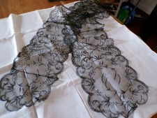 Dentelle ancienne Chantilly Cravate noire