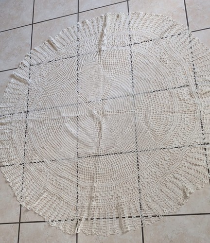 Grande nappe ronde blanche