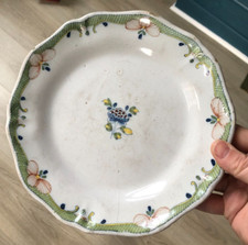 Belle Assiette en Faïence