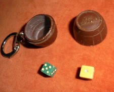 Porte-clés key ring Petit Tonneau VIN GRANJI s'ouvre avec 2 dés à jouer jeu N°2
