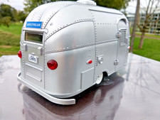 Caravane Airstream  echelle 1:24 ,neuve sous emballage longueur 19cm,metal