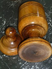 ANCIEN POT COUVERT SUR PIED EN BOIS TOURNE BOITE A SEL A EPICES A PHARMACIE