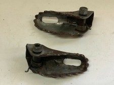 UNE PAIRE DE CALE REPOSE PIED