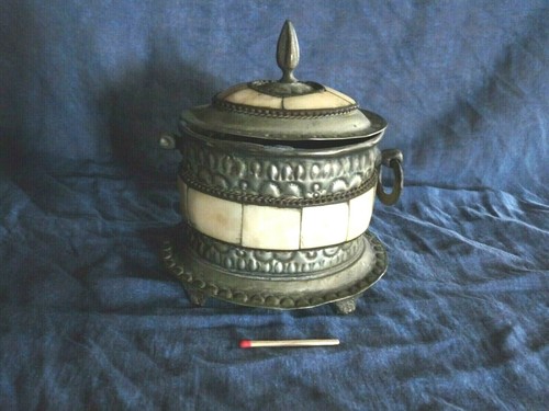 Boîte oriental en étain - boîte, ?