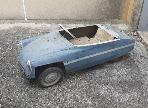 Ancienne voiture pédales - ancienne,