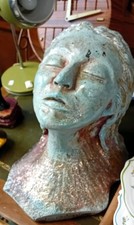 Buste de femme Céramique En Terre Cuite Émaillée  Signature à identifier