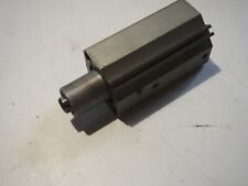 Vérin pneumatique rotatif SMC MKB25 20R