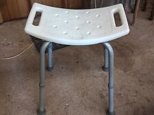 Siège de douche AIDAPT 120kg maxi  réglable en hauteur 56 cm maxi  